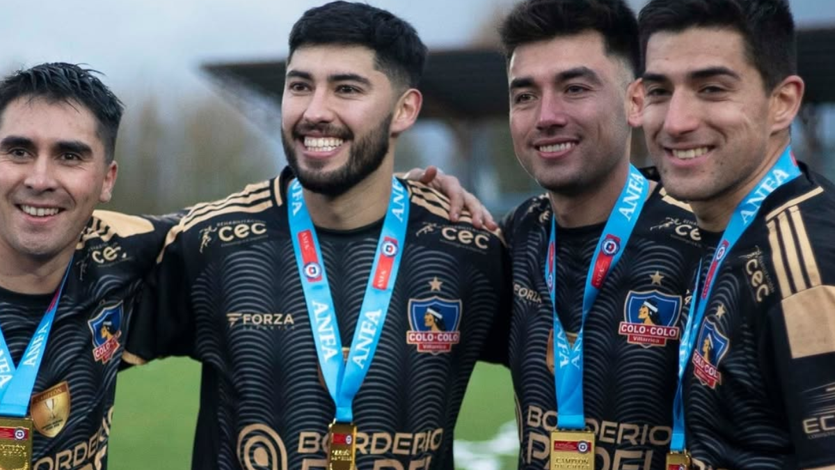 Mientras en el Monumental sufren, otro Colo Colo celebra un título histórico