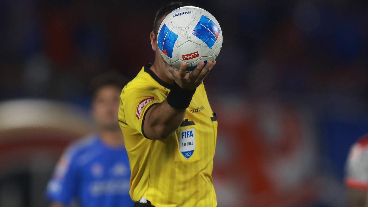 🟥 El árbitro que no trae buenos recuerdos: el colombiano que vuelve a cruzarse en la final de la U ante Botafogo