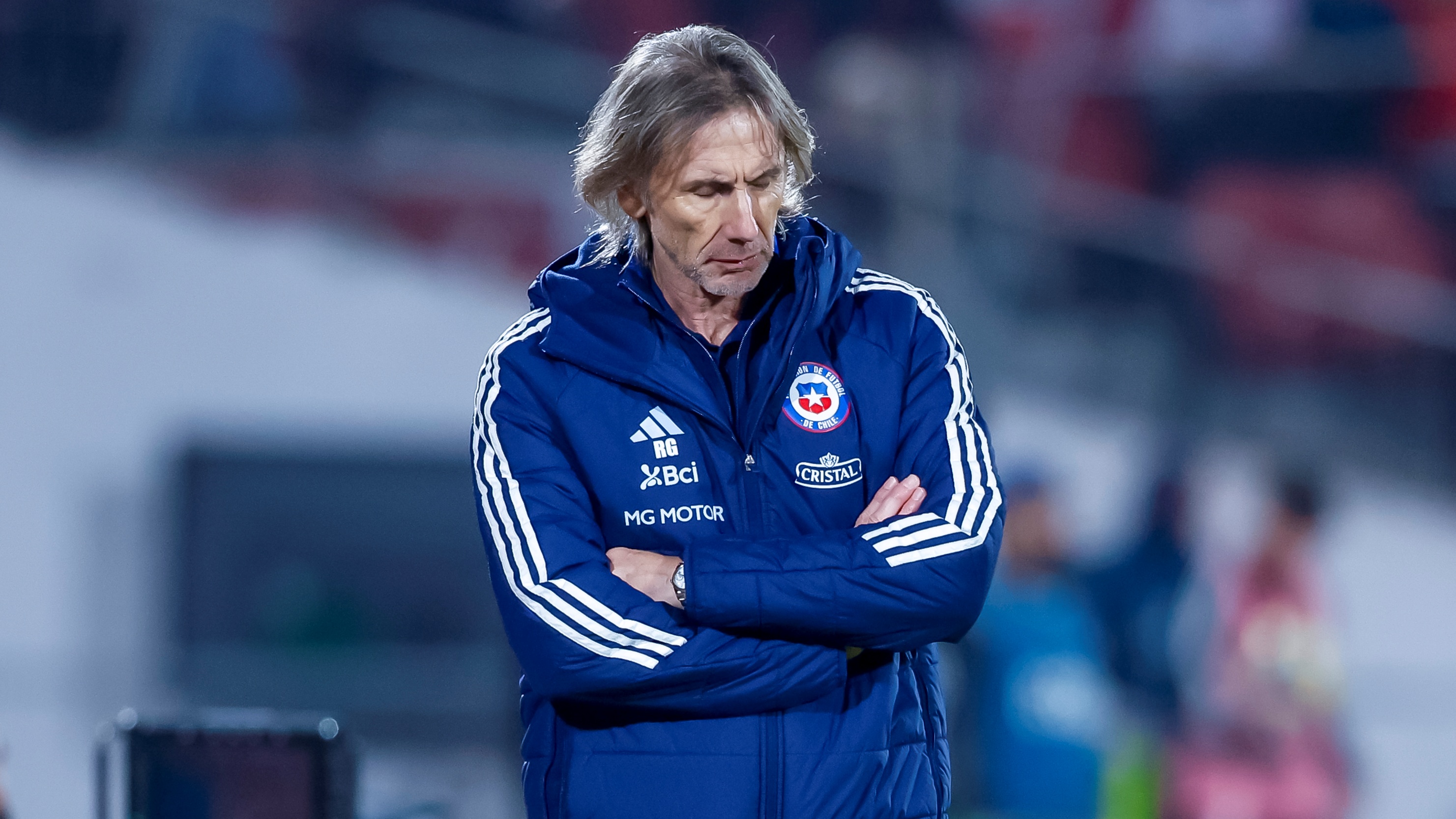 Ricardo Gareca en alerta: figura de La Roja se lesiona en su club y preocupa a días del duelo con Argentina