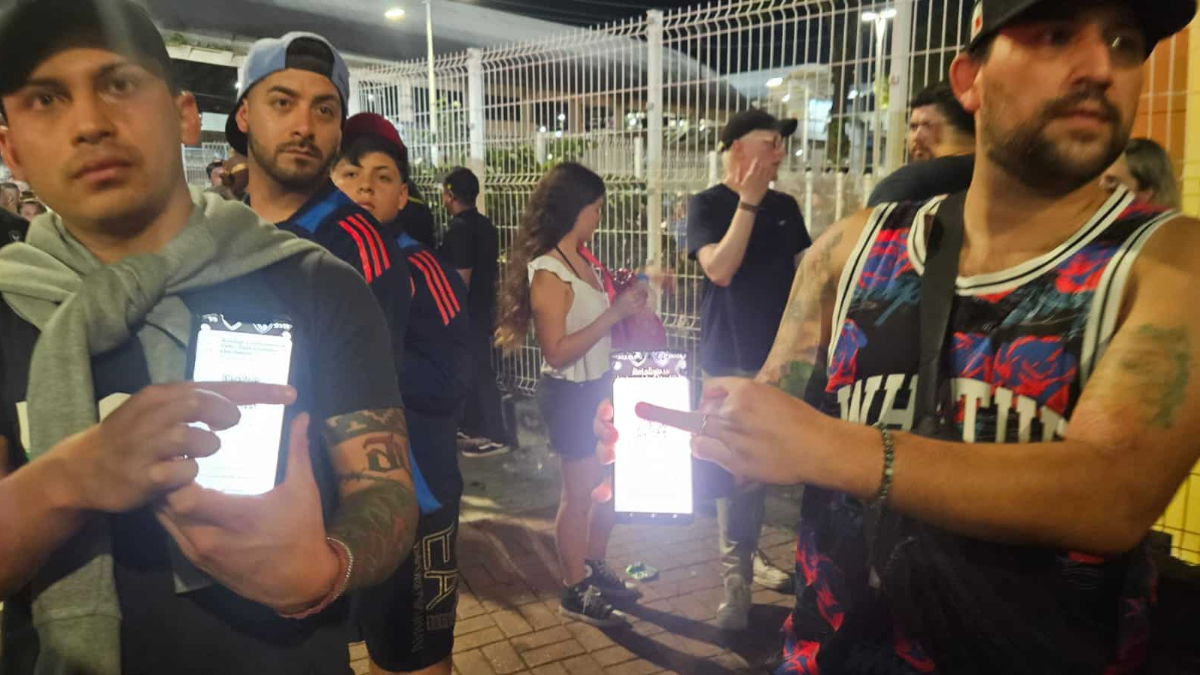Eliminados y estafados: el duro “lado B” de los hinchas de la U de Chile en Brasil
