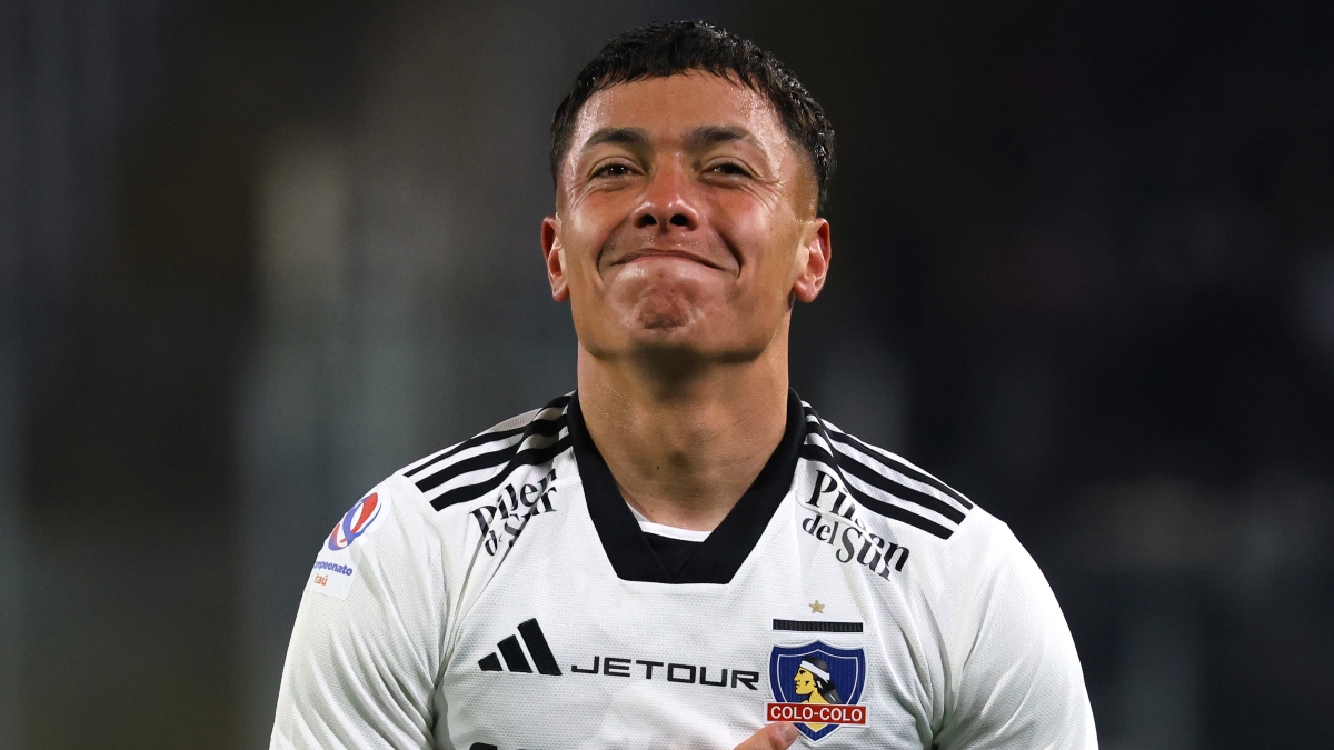 ¿Se va o se queda? La decisión que tomó Colo Colo por la oferta a Cristián Zavala