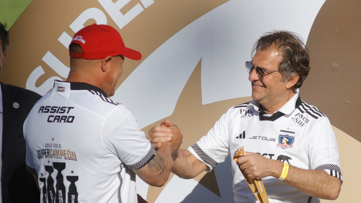 La tormenta que desató Mosa en Colo Colo: ratificó a Almirón sin avisarle a nadie