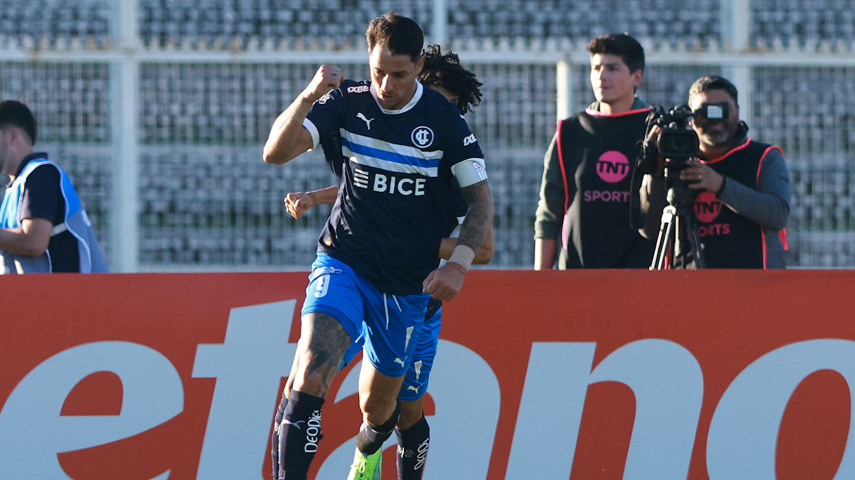 U. Católica se lleva un punto a puro empuje en su visita a un confuso Palestino