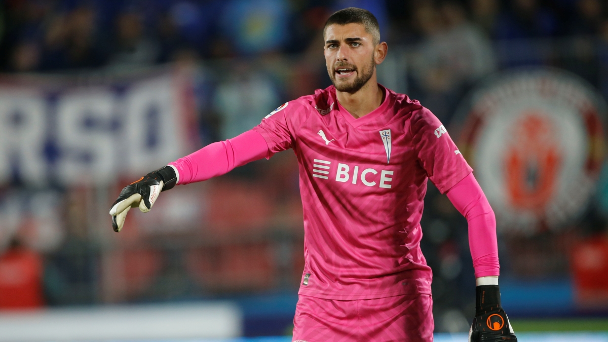 U Católica pierde a su promesa en silencio: el polémico adiós de Thomas Gillier al fútbol chileno