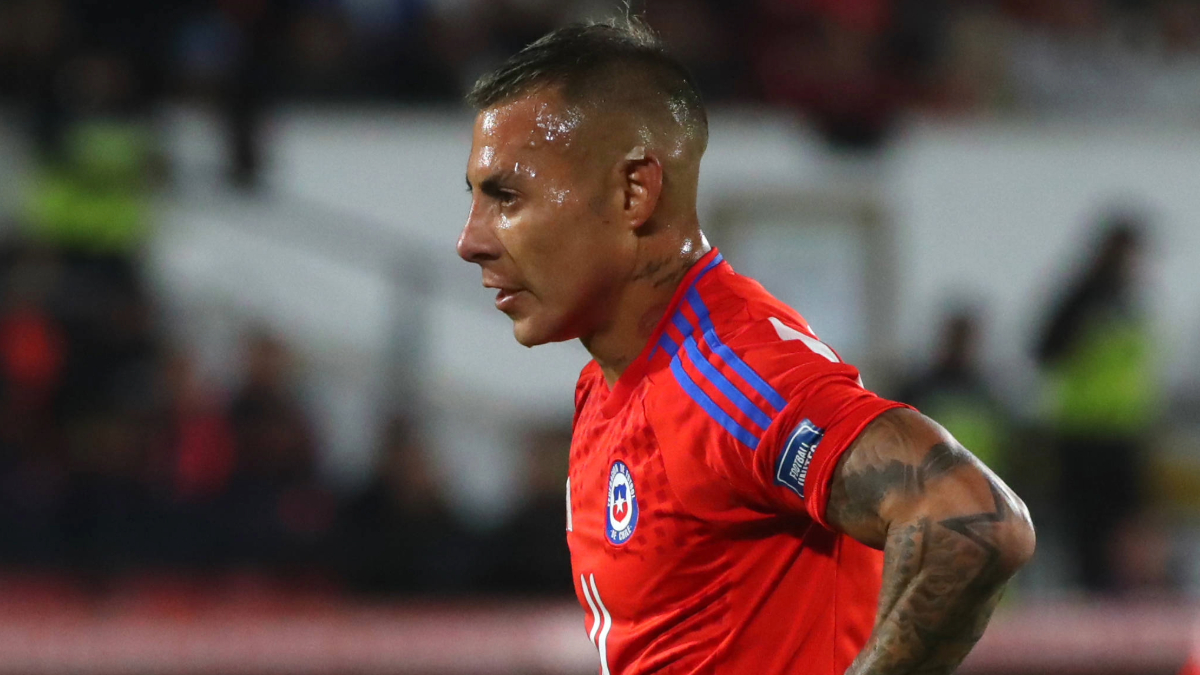 DT de Nacional explicó las razones detrás de la salida de Eduardo Vargas