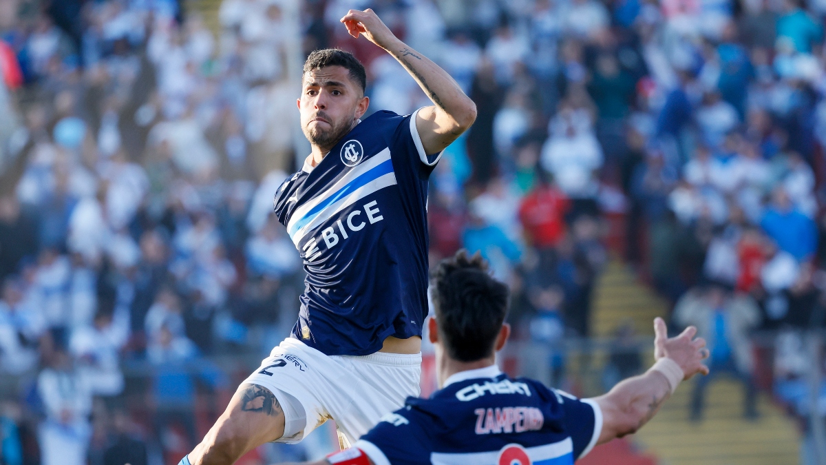 U. Católica dominó a Colo Colo y lo derrotó con autoridad en el clásico