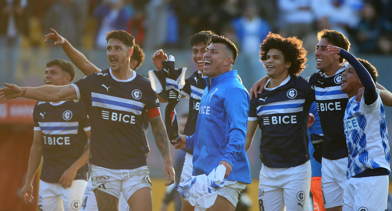 ¿Palito a Colo Colo? U Católica estampó picante mensaje en uno de sus murales en el Claro Arena