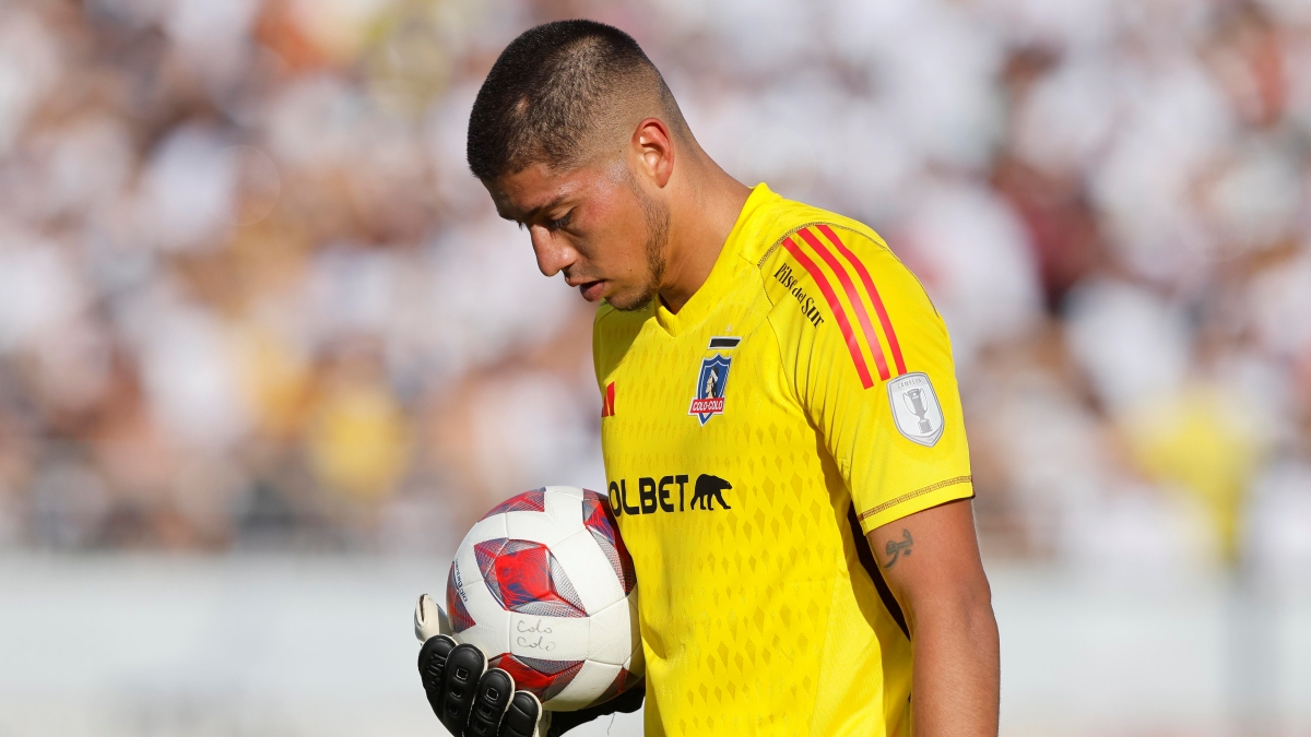 ¡Cambio de último minuto en Colo Colo!: Brayan Cortés fuera del Superclásico por decisión técnica