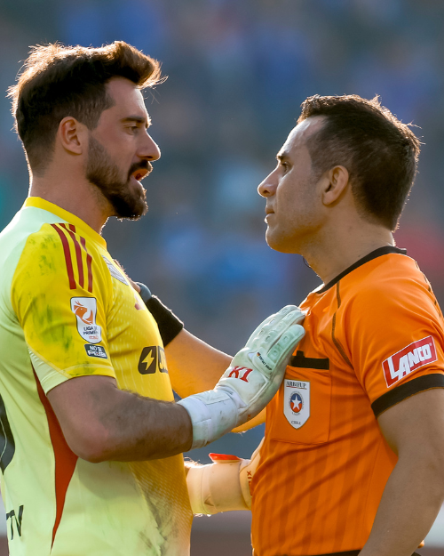 Aníbal Mosa decide qué hacer con Almirón tras perder otro clásico: “Tenemos un compromiso”