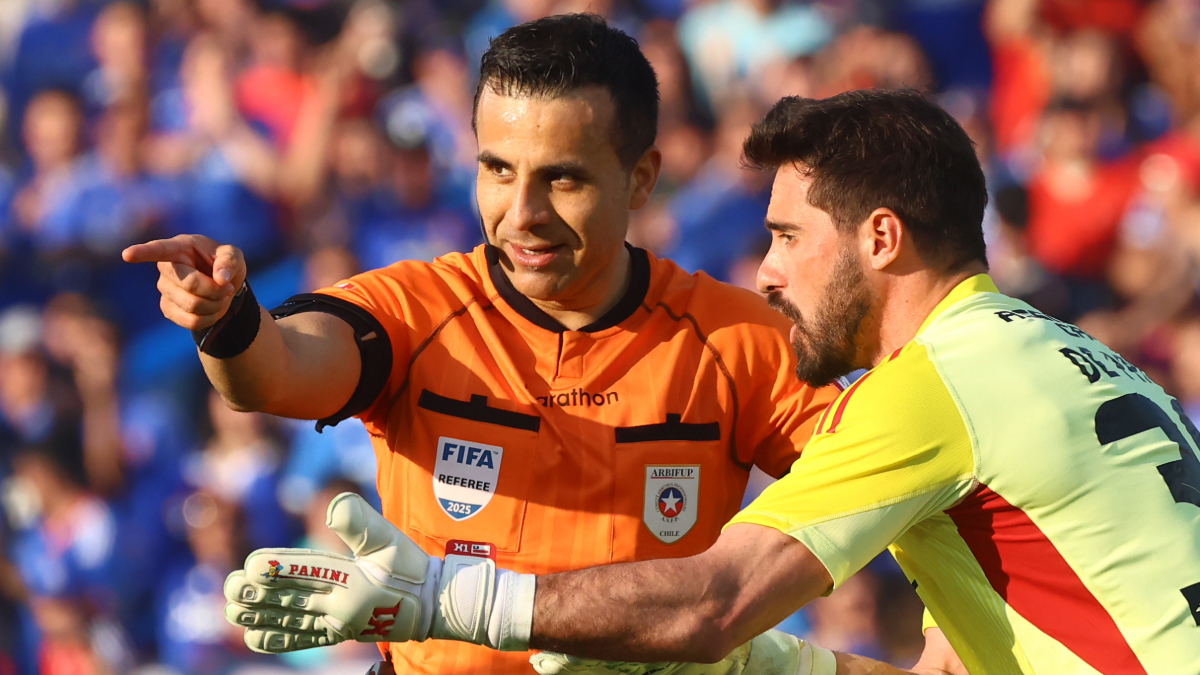 ¿Cómo operó el VAR? ANFP revela los audios del polémico Superclásico entre U de Chile y Colo Colo
