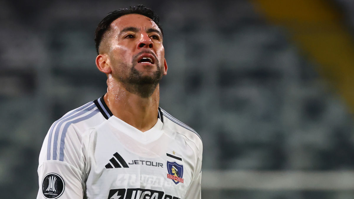 Exigen a Colo Colo tomar medidas contra Mauricio Isla por ausentarse del Superclásico