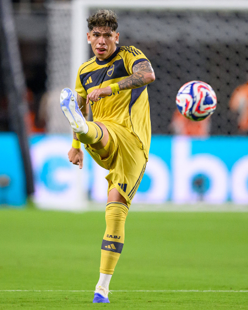 Carlos Palacios se ausenta tras su cumpleaños y complica su futuro en Boca