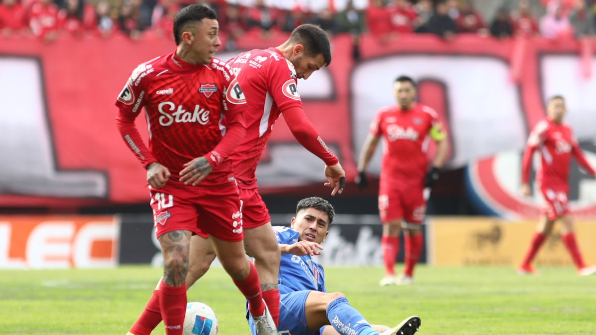 Avisan de radical medida con el Nelson Oyarzún tras criticado estado de la cancha en el Ñublense vs U de Chile