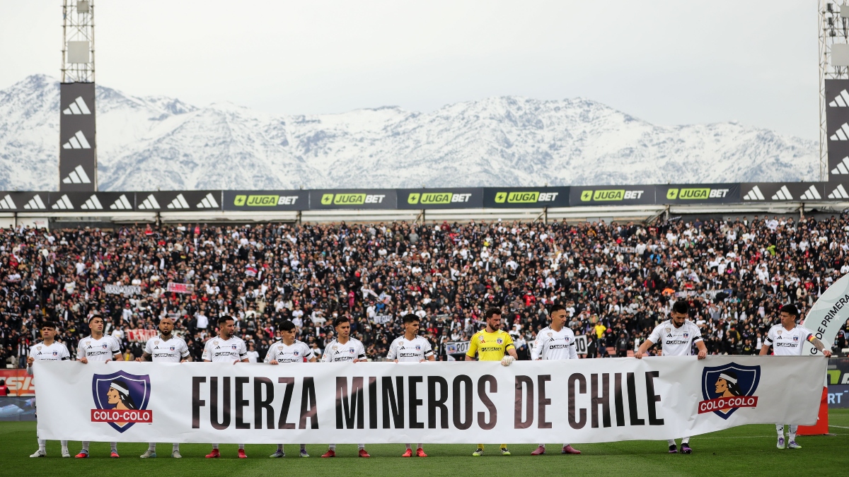 El emotivo homenaje de Colo Colo a los mineros fallecidos en Rancagua