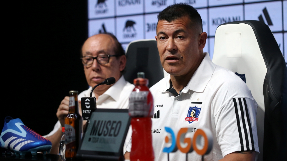 Stöhwing le quita el respaldo a Almirón y habla de un “mal estado” en el camarín de Colo Colo
