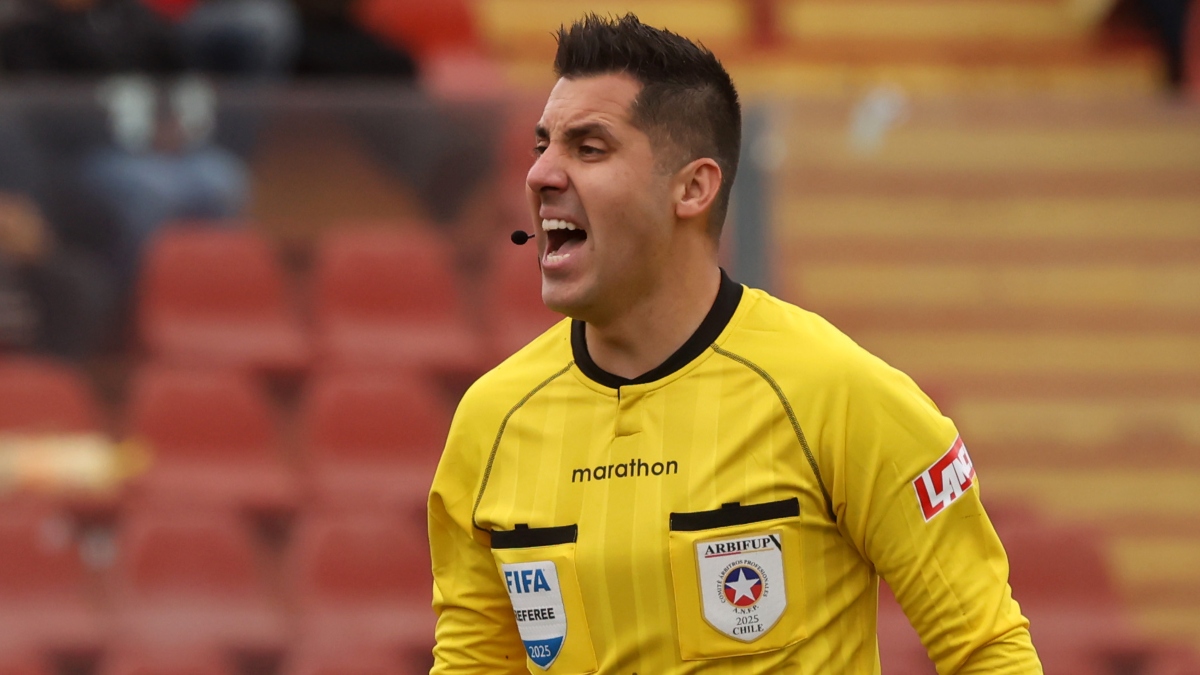 Cristián Garay, el árbitro designado para el clásico Colo Colo vs U. Católica: ¿quién es y qué antecedentes tiene?