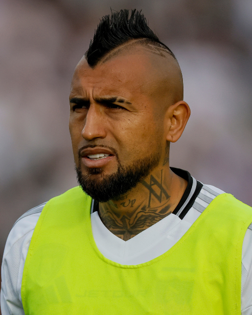 ¿Por qué Arturo Vidal seguirá en Colo Colo aunque no brille en la cancha?
