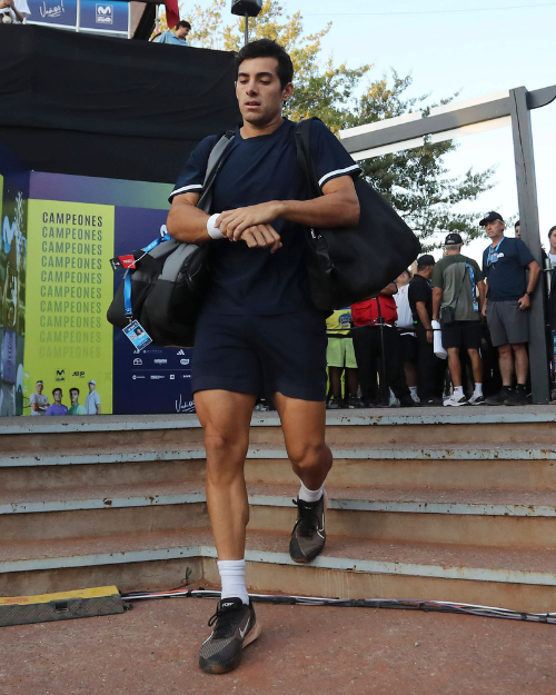 Cristian Garín avanza en la qualy del US Open tras duro estreno
