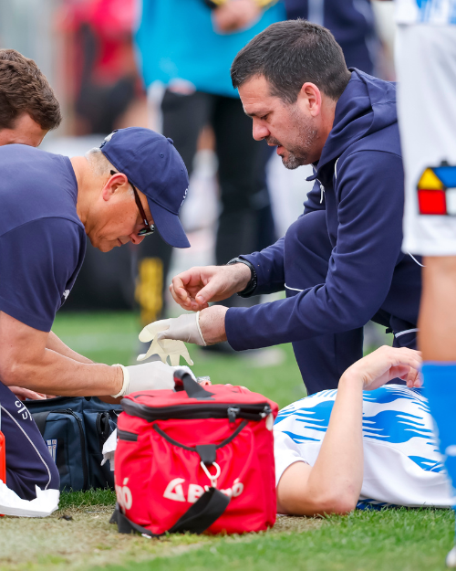 Árbitro denunció agresiones de hinchas de Colo Colo a jugadores de la UC