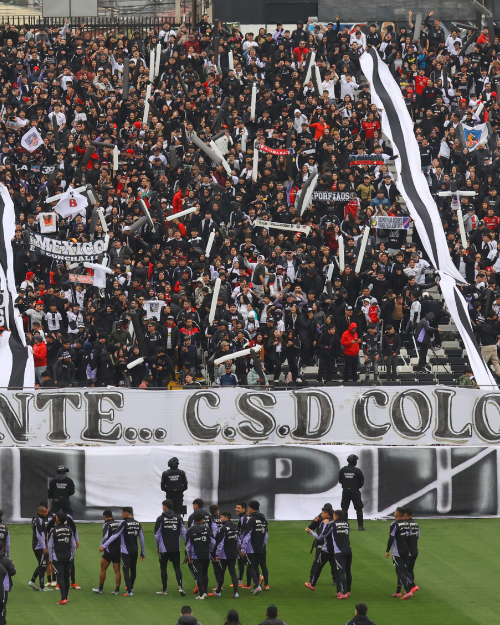 Hinchas de Colo Colo encendieron la polémica con lienzo previo al Superclásico