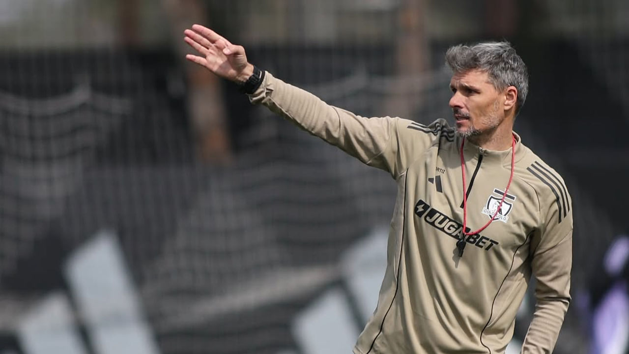 Emblema de Colo Colo le deja tarea a Fernando Ortiz: “Que haga jugar a juveniles de verdad”