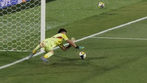 ¡Gigante! Mella atajó un penal y salvó a Chile ante Japón en el Mundial Sub 20