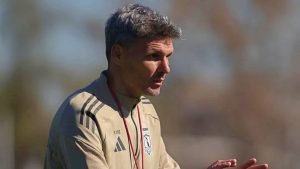 Otra mala para Ortiz en Colo Colo: defensor fue operado y estará un mes fuera