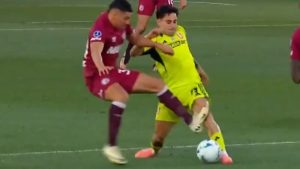 ¿Y la tarjeta roja? Las polémicas comienzan a afectar a U de Chile ante Lanús en la Sudamericana