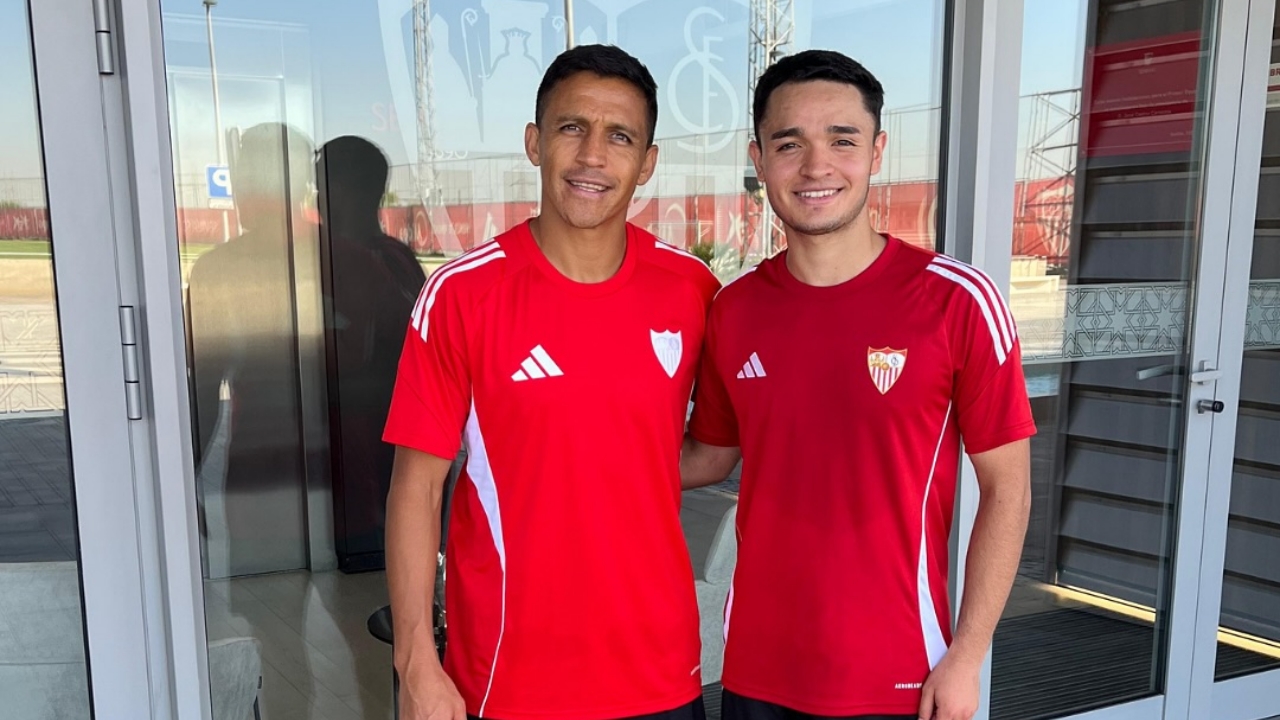 Sevilla prepara nueva apuesta chilena: el joven que podría llegar a ser compañero de Sánchez y Suazo