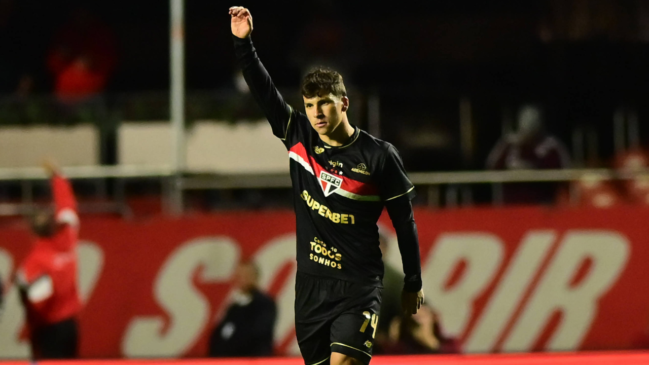 Gonzalo Tapia sigue encendido en Brasil: otra vez titular y otro gol