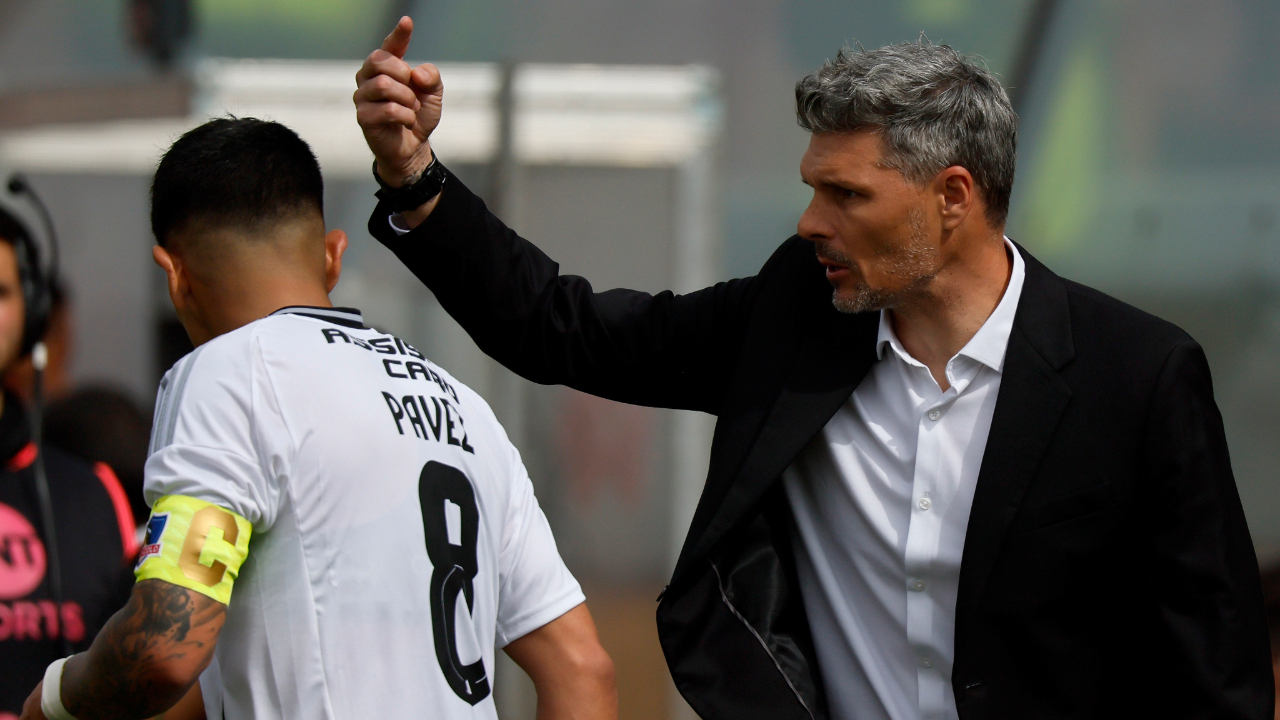 Colo Colo al todo o nada: Fernando Ortiz prepara un cambio inesperado para enfrentar a Unión Española