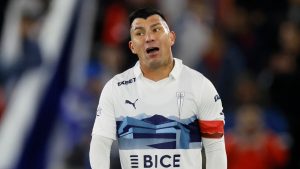 Gary Medel le da un nuevo dolor de cabeza a U Católica