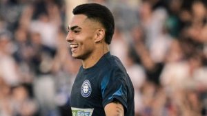 Golazo chileno en Rusia: Jordhy Thompson se lució en el triunfo del Orenburg