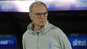 ¿Sigue o no? La decisión que tomó Bielsa tras el 5-1 que sacudió a Uruguay