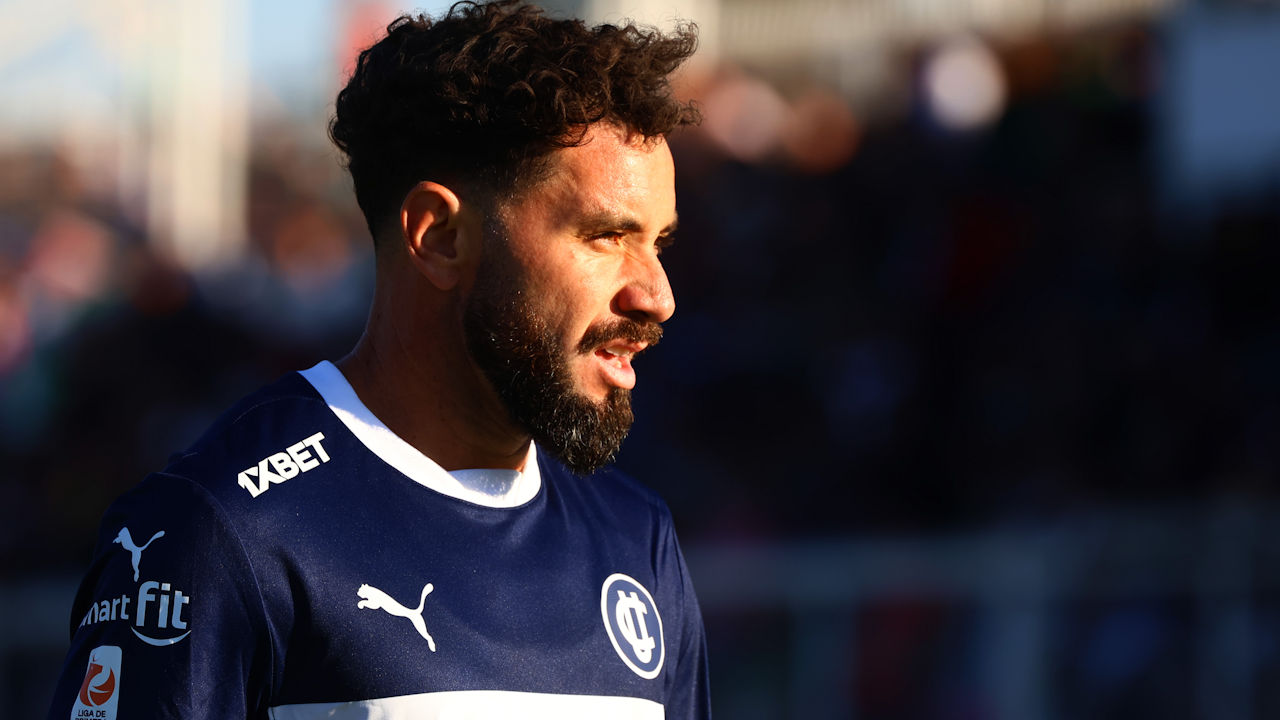 Aseguran que Eugenio Mena tiene un pie fuera de U Católica y apunta a su próximo destino