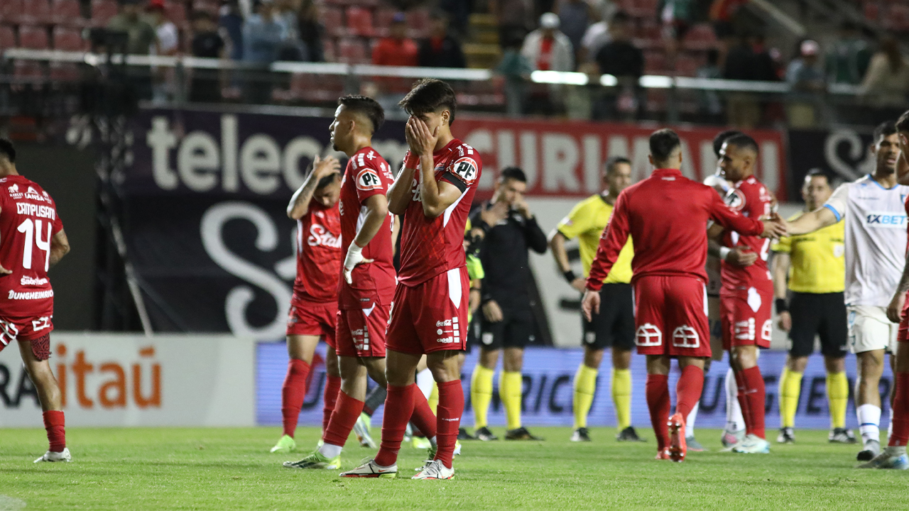 Ñublense aplica la podadora: borra a ocho jugadores y al DT
