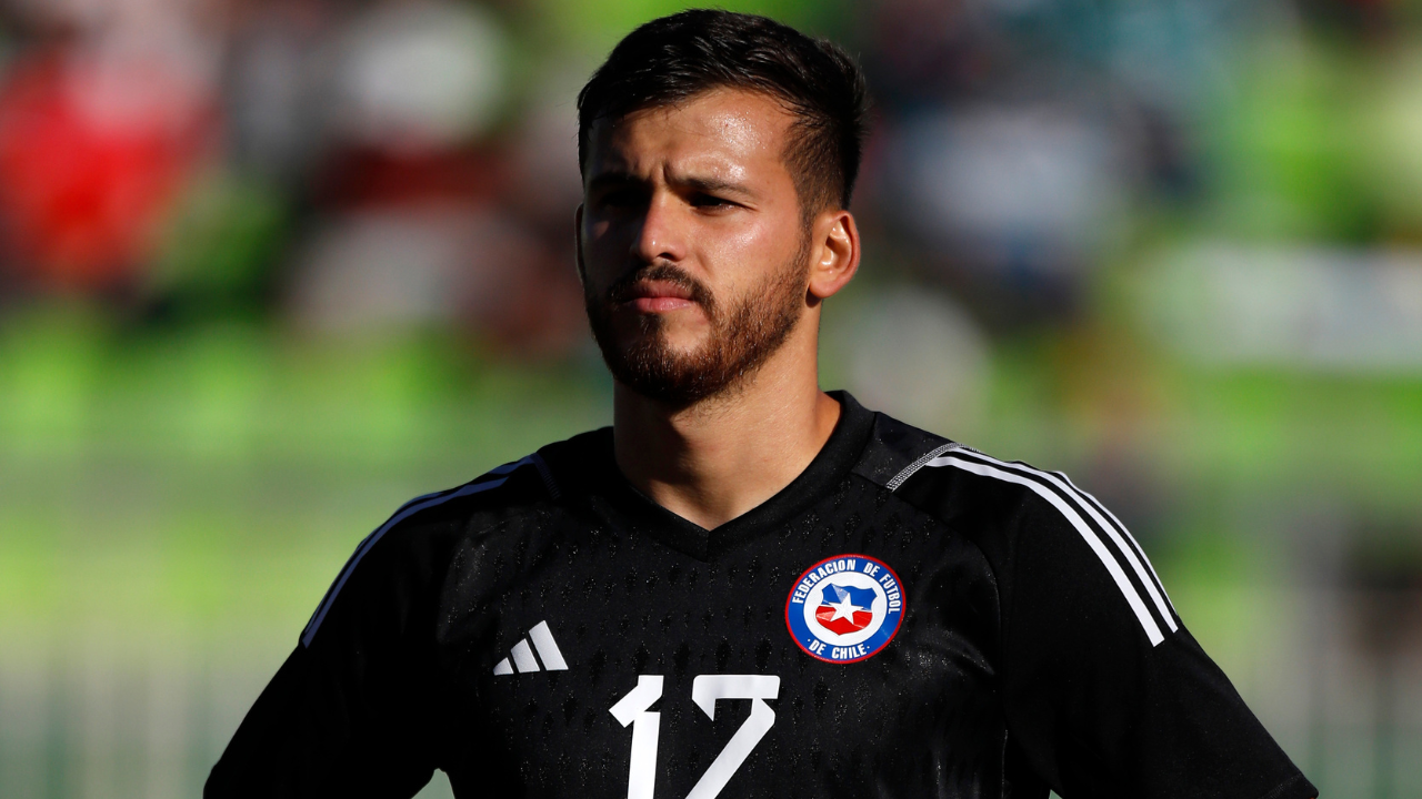 Colo Colo no se conforma: el arquero que amenaza la titularidad de Fernando de Paul