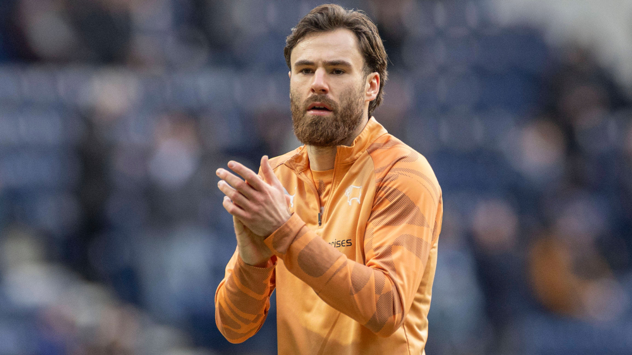 La jugada de Ben Brereton que revive el sueño del ascenso en Derby County en el Championship 2026