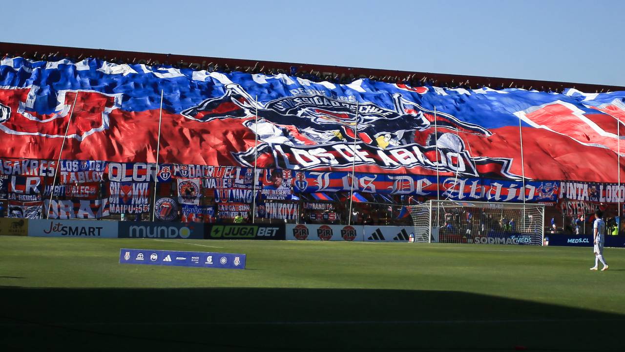 Hinchas de la U de Chile estallan por los abonos: alza en los precios indignó a los fanáticos