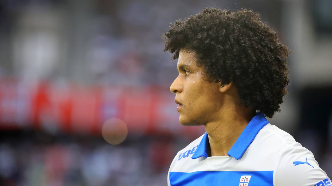 Figura de la U Católica rompe el silencio tras lo ocurrido en Venezuela: contundente mensaje sacude las redes