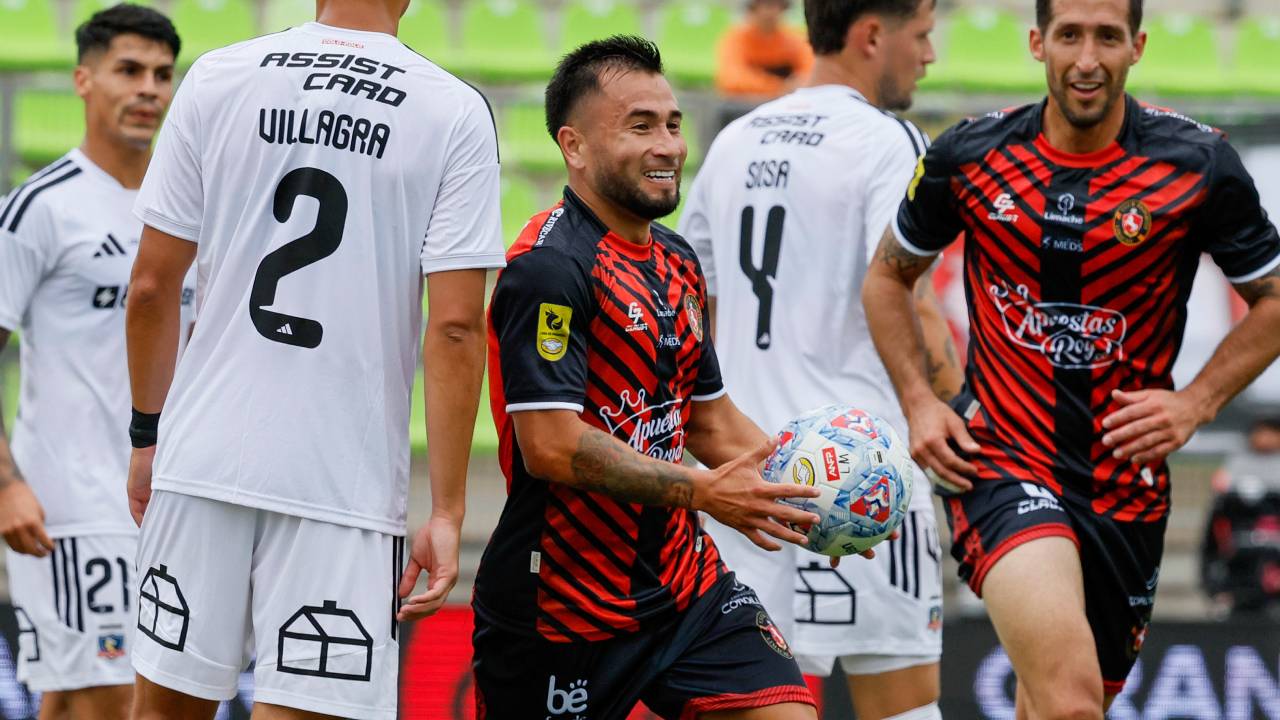 Pesadilla alba en Valparaíso: Limache le pasó por encima a Colo Colo en el debut en el Campeonato Nacional
