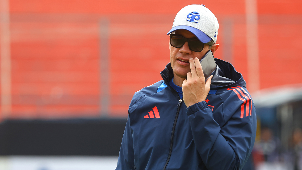 Golpe legal a Michael Clark: querella busca invalidar su control de Azul Azul y deja a la U de Chile en incómoda posición