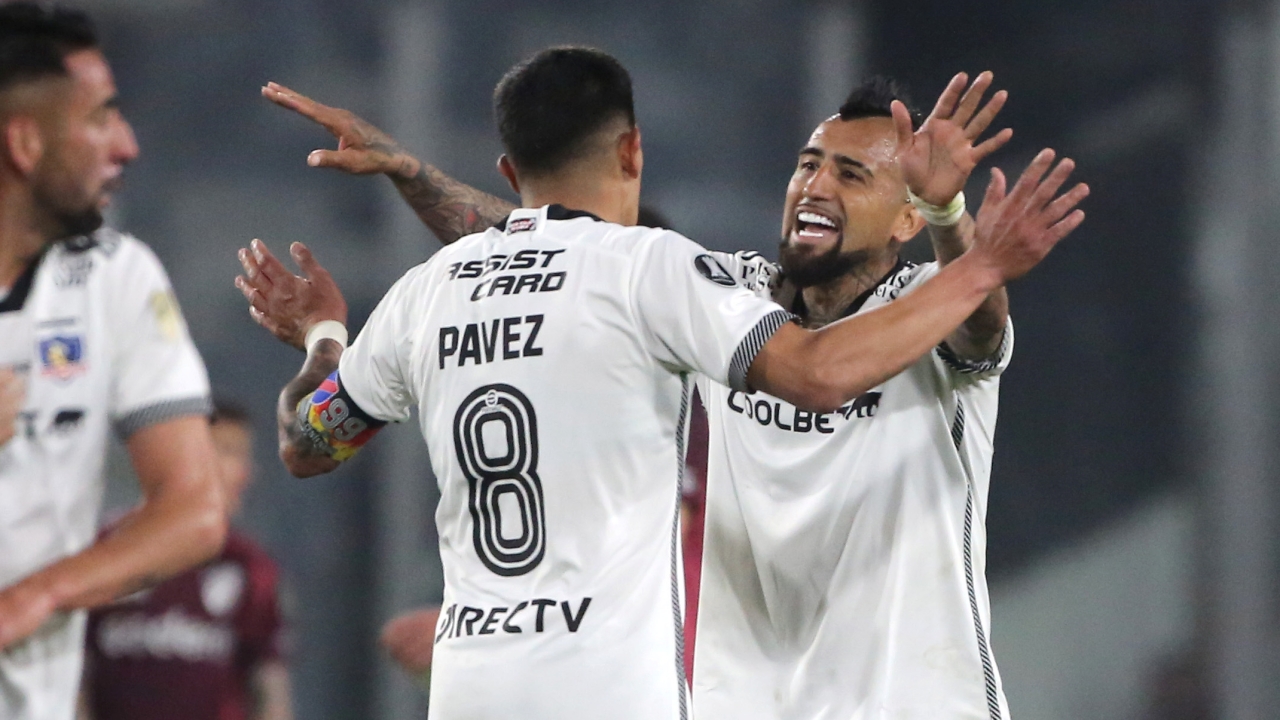 Esteban Pavez se va de Colo Colo: el sentido mensaje de despedida que le dedicó Arturo Vidal