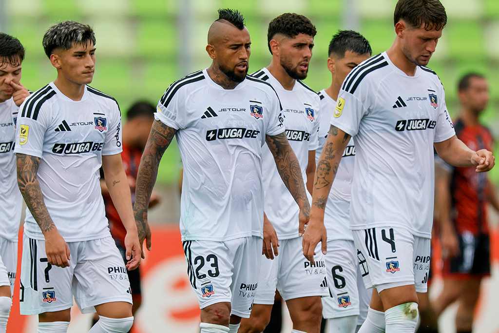 Mueve las piezas: la sorpresiva formación que prepara Fernando Ortiz para enfrentar a Everton