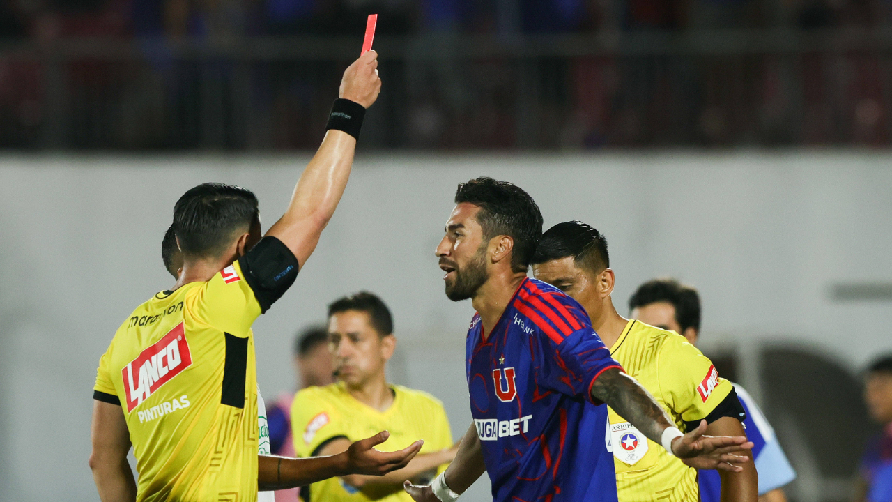 Nueva citación y alerta en la U: el motivo que vuelve a complicar a Lucero