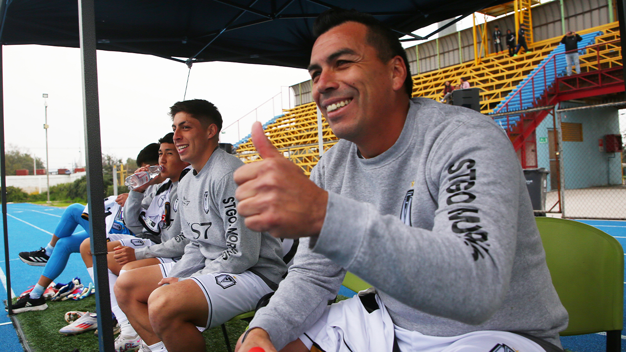 Esteban Paredes fue oficializado como entrenador del club que lo formó
