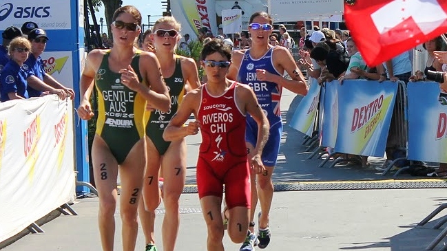 Bárbara Riveros terminó tercera en la Serie Mundial de triatlón en Auckland