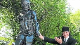Guillermo Vilas tiene su propia estatua en Mar del Plata