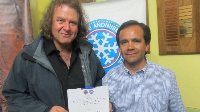 Federación de Andinismo premió a Mauricio Purto por ascenso al Everest
