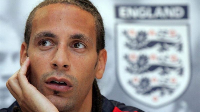 Rio Ferdinand comunicó su renuncia a la selección de Inglaterra